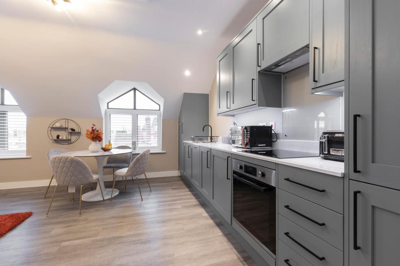 Elliot Oliver - Stylish Loft Style Two Bedroom With Parking Apartment Gloucester