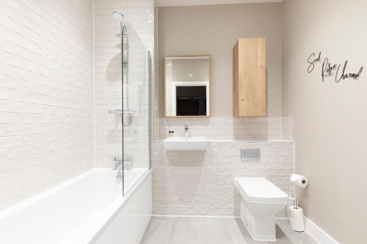 Elliot Oliver - Stylish Loft Style Two Bedroom With Parking * Gloucester