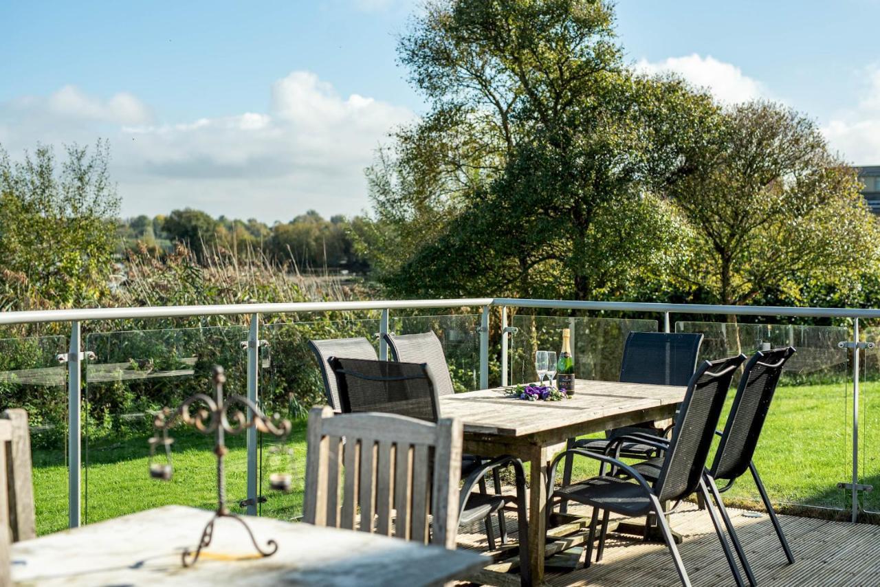 Lakeside Family Friendly Cw99 Holiday home Gloucester