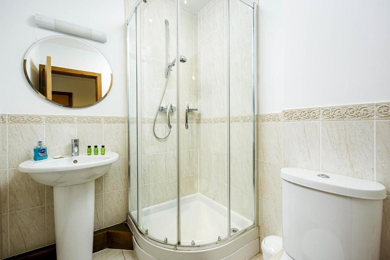 Lakeside Family Friendly Cw99 Holiday home Gloucester