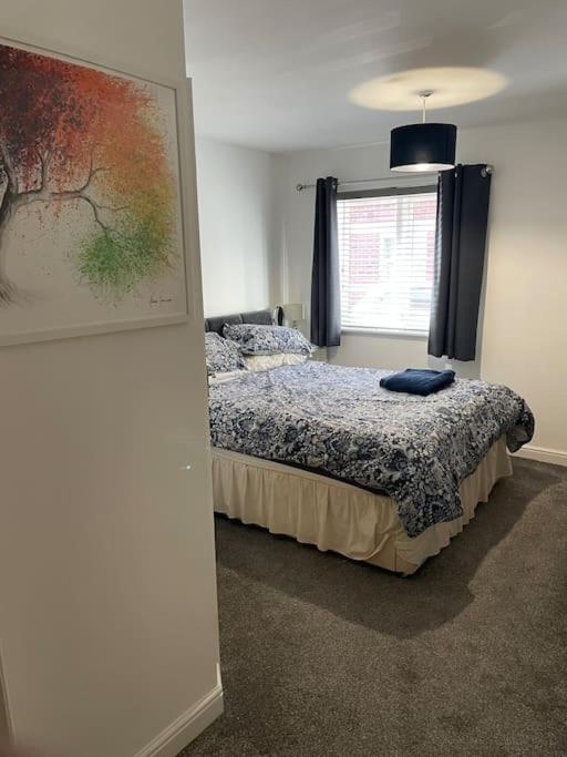 Apartment Large 2 Bedroom Apartment, 4 Beds One 1 En-suite, Free Parking Nr Chelt Elmore And Quays