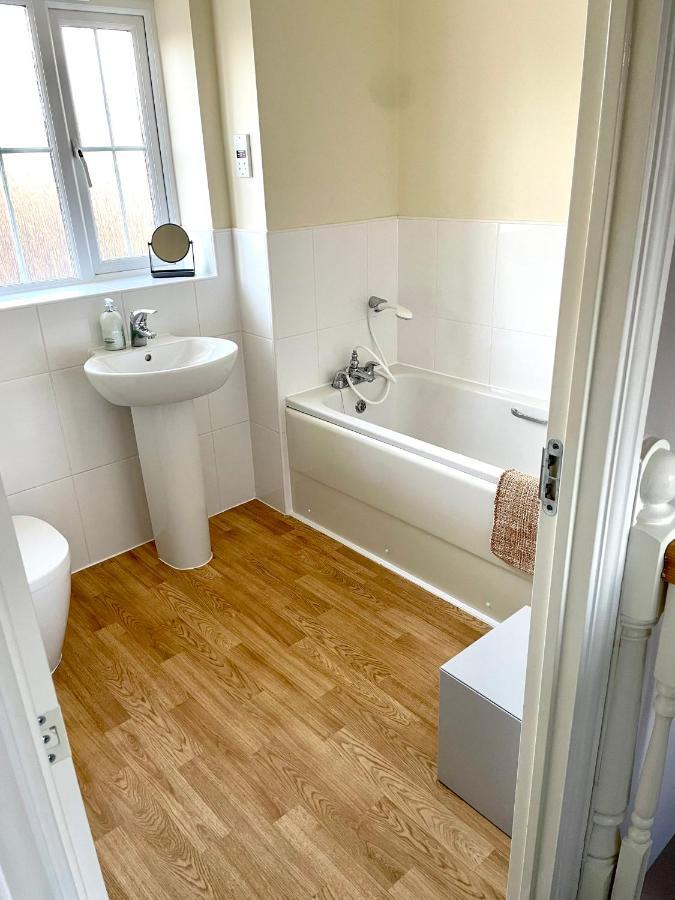 Quays Retreat: Spacious 3-bedroom Near The Docks Holiday home Gloucester