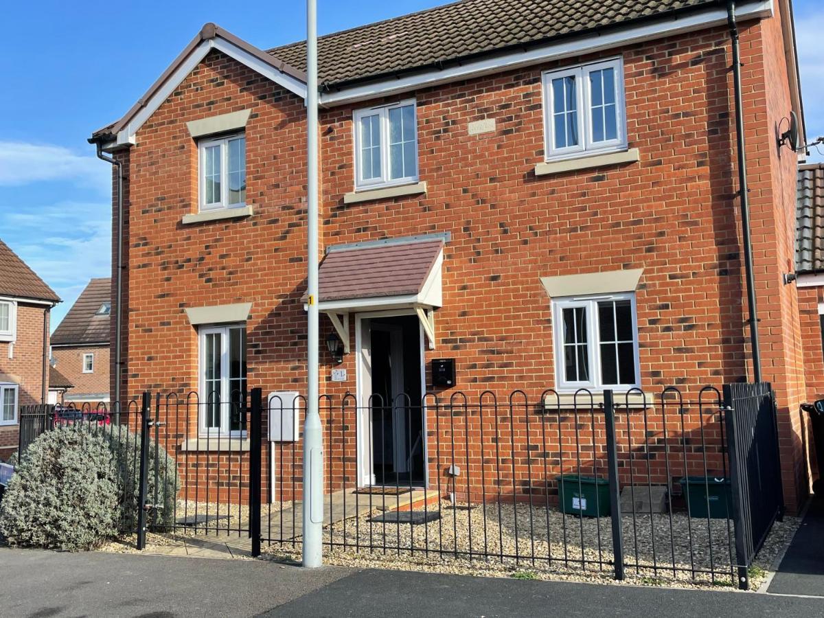 Quays Retreat: Spacious 3-bedroom Near The Docks *