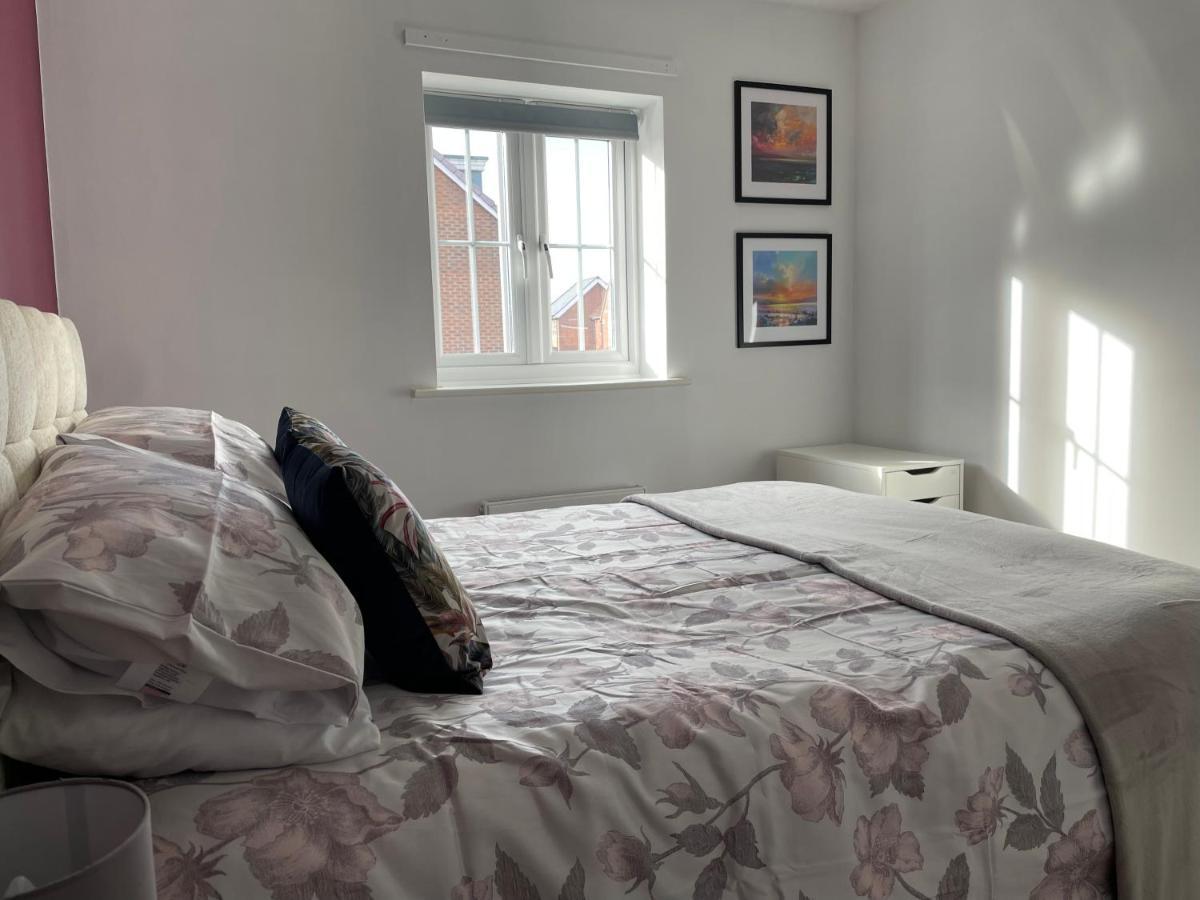 Quays Retreat: Spacious 3-bedroom Near The Docks Holiday home