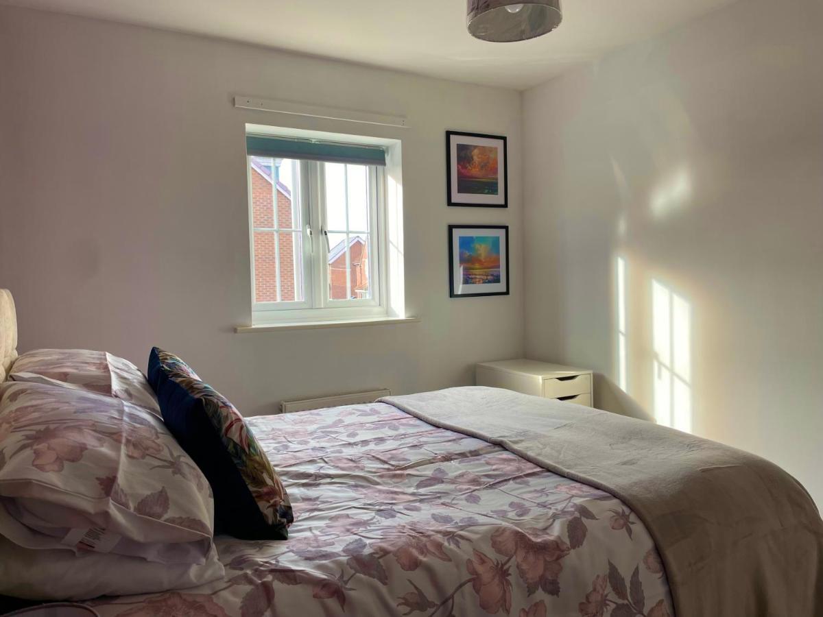 Holiday home Quays Retreat: Spacious 3-bedroom Near The Docks *