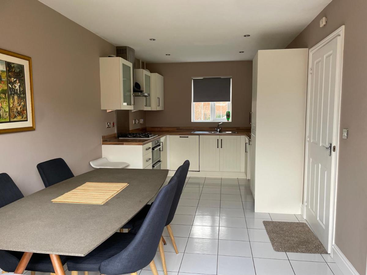 Holiday home Quays Retreat: Spacious 3-bedroom Near The Docks Gloucester