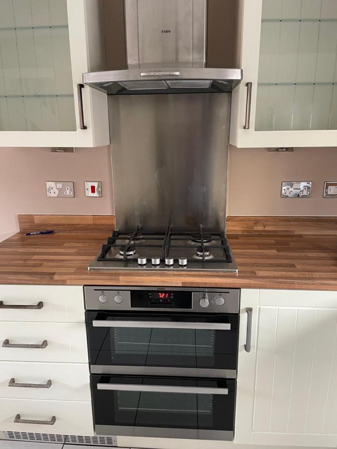 Quays Retreat: Spacious 3-bedroom Near The Docks