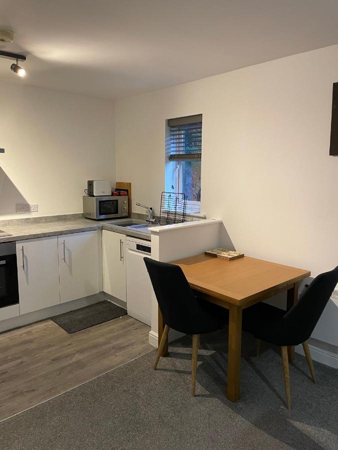 Apartment Large 2 Bedroom Apartment, 4 Beds One 1 En-suite, Free Parking Nr Chelt Elmore And Quays *