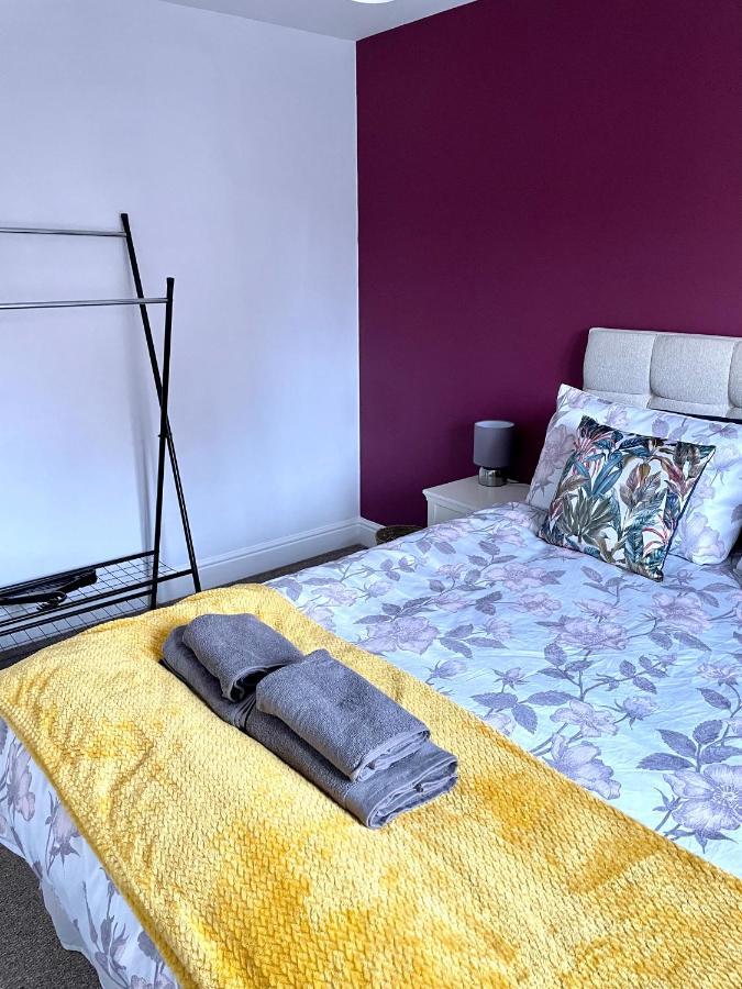 Holiday home Quays Retreat: Spacious 3-bedroom Near The Docks