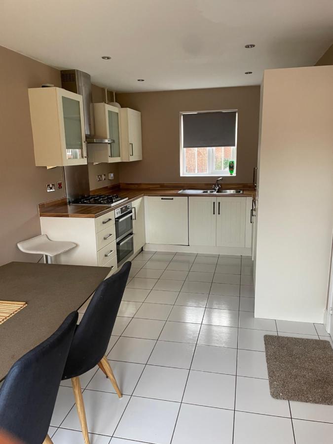 Quays Retreat: Spacious 3-bedroom Near The Docks *
