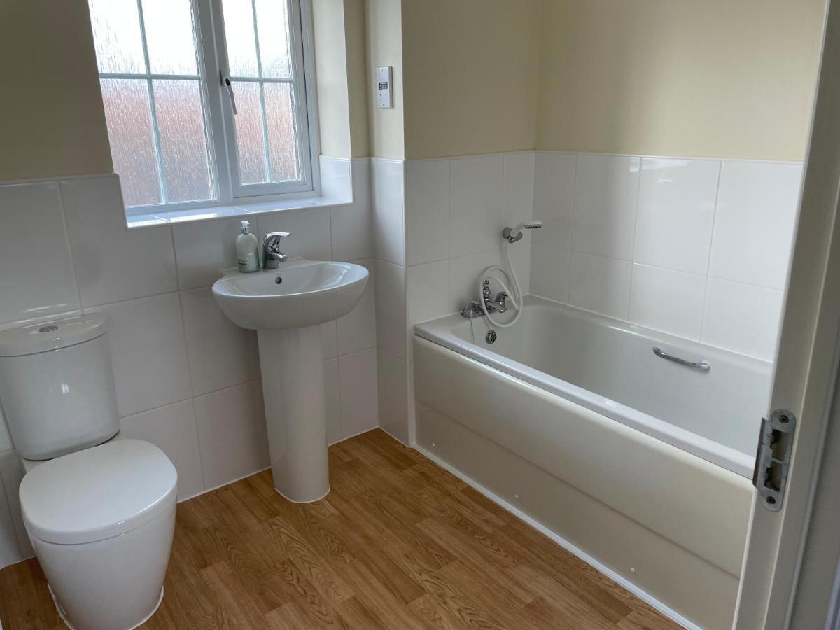 Holiday home Quays Retreat: Spacious 3-bedroom Near The Docks