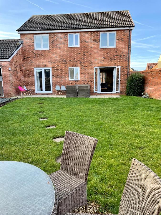 Quays Retreat: Spacious 3-bedroom Near The Docks