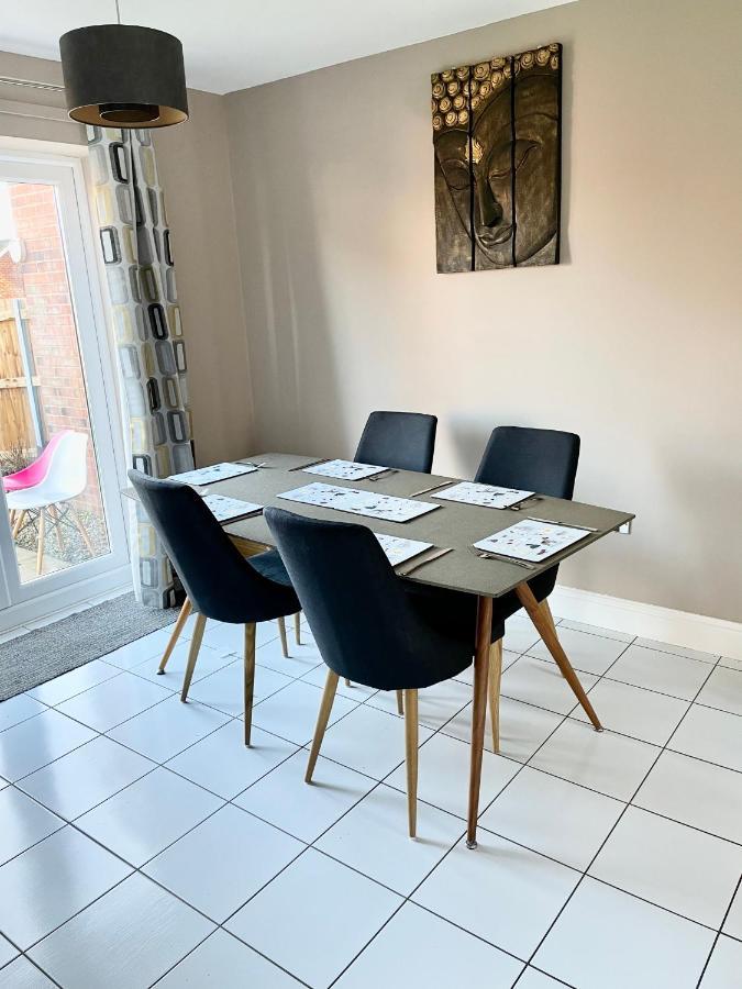 Holiday home Quays Retreat: Spacious 3-bedroom Near The Docks