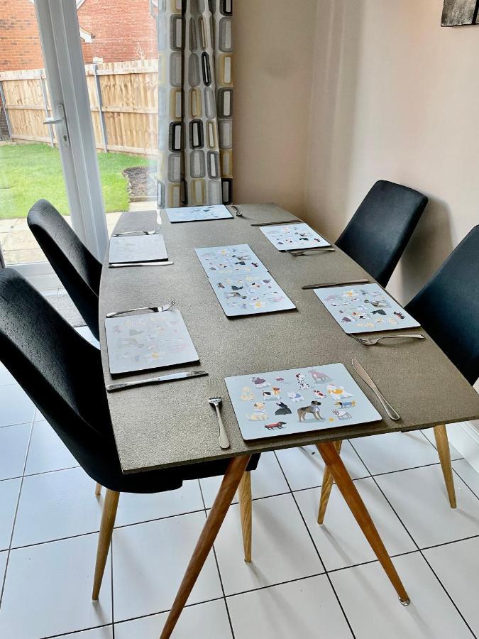 Quays Retreat: Spacious 3-bedroom Near The Docks