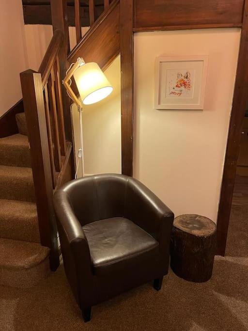 Cosy Next To Farmers Arms Country Pub. * Gloucester