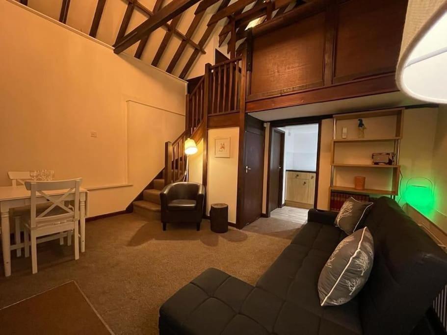 Apartment Cosy Next To Farmers Arms Country Pub.