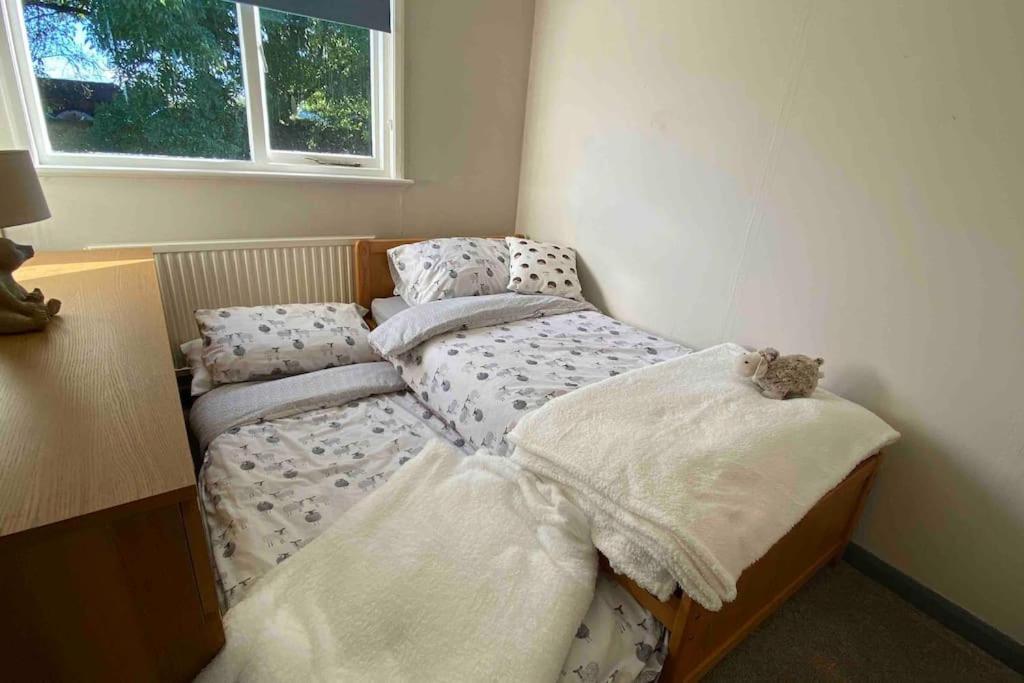 Cheerful 3 Bedroom With Indoor Fire Place Holiday home *