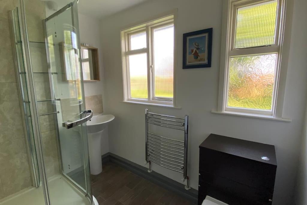 Cheerful 3 Bedroom With Indoor Fire Place Gloucester