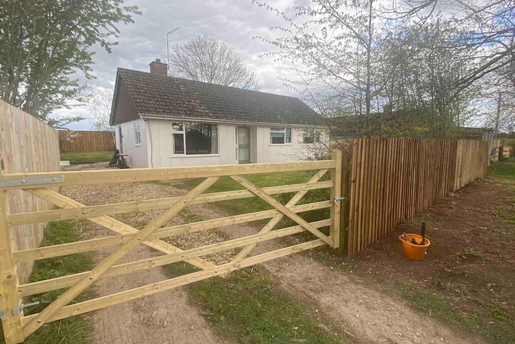 Cheerful 3 Bedroom With Indoor Fire Place Holiday home Gloucester