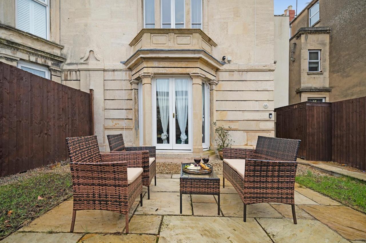 4 Bedroom With Garden, Game Room, Parking- Esho Holiday home *