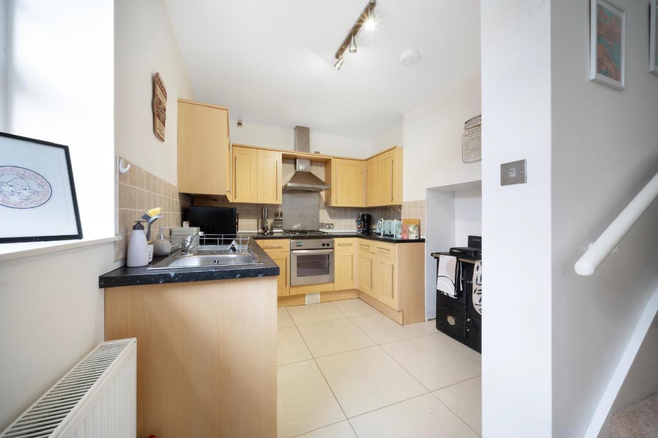1 Bed House, Free Parking, 15 Minutes From Cheltenham Races