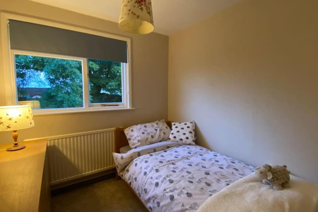 Holiday home Cheerful 3 Bedroom With Indoor Fire Place