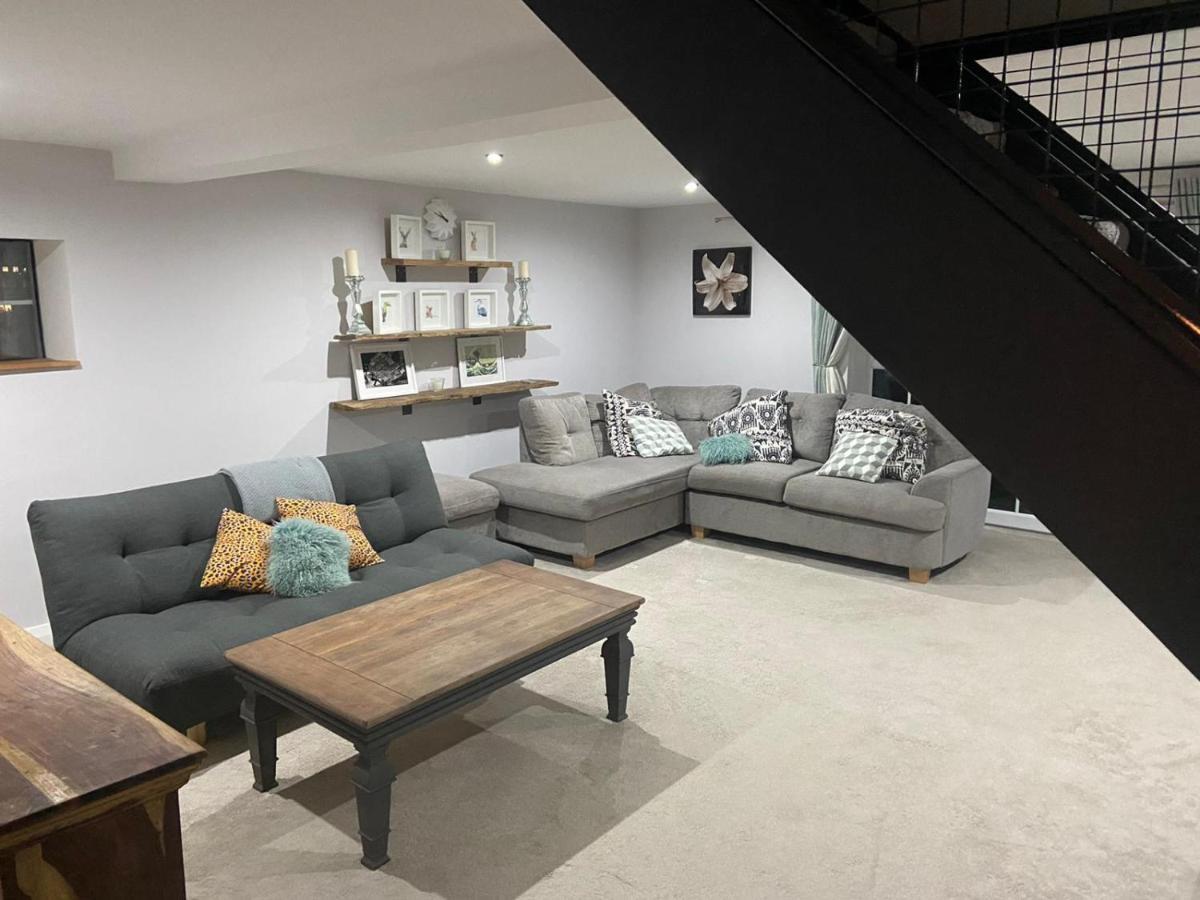 Upstairs River Apartment *