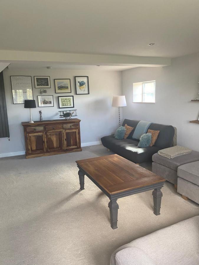 Upstairs River Apartment