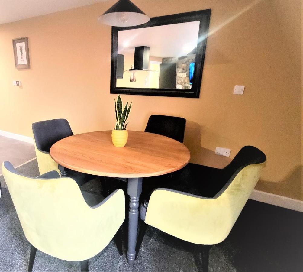 New County & Serviced By Roomsbooked Hotel