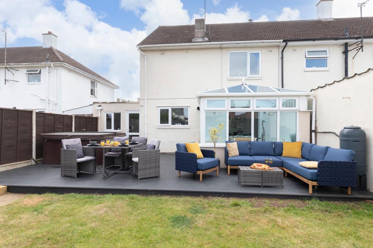 4 Bedroom With Hot Tub Near Holiday home Gloucester