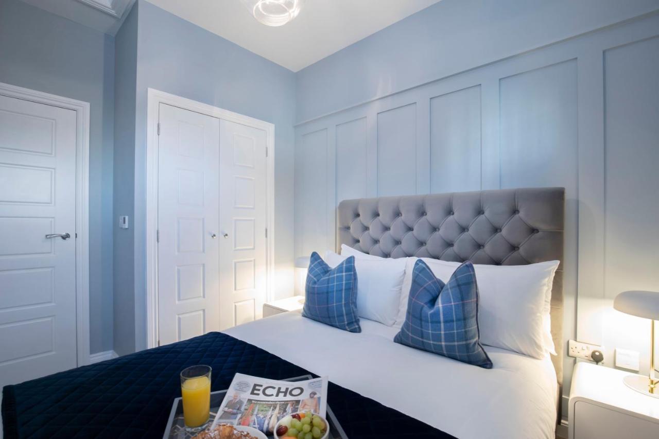 Elliot Oliver - Luxurious Two Bedroom In The Docks Apartment