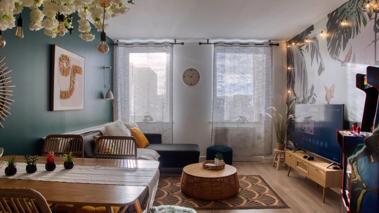 Getaway With Gaming Room, Desk & Parking Apartment *