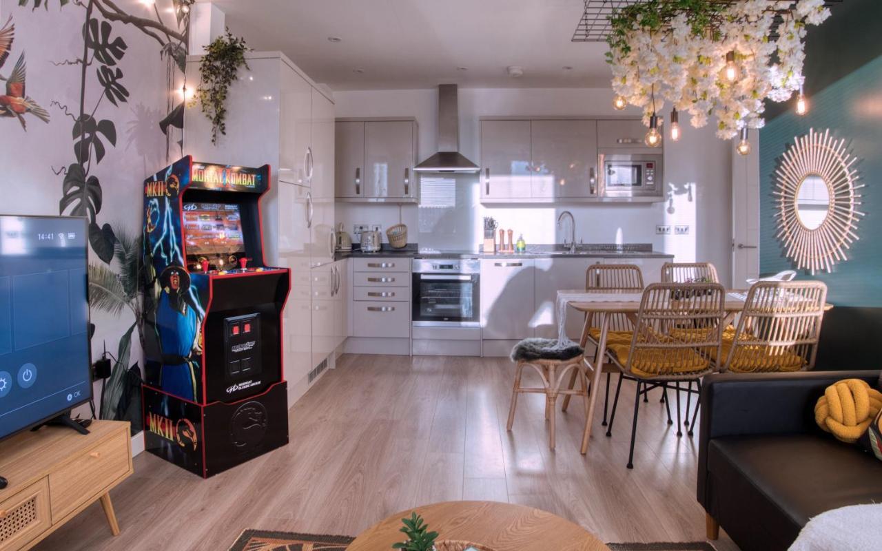 Getaway With Gaming Room, Desk & Parking * Gloucester