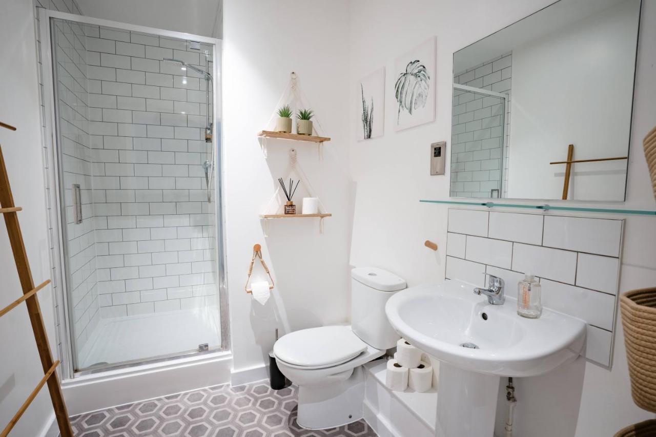 Apartment Getaway With Gaming Room, Desk & Parking Gloucester