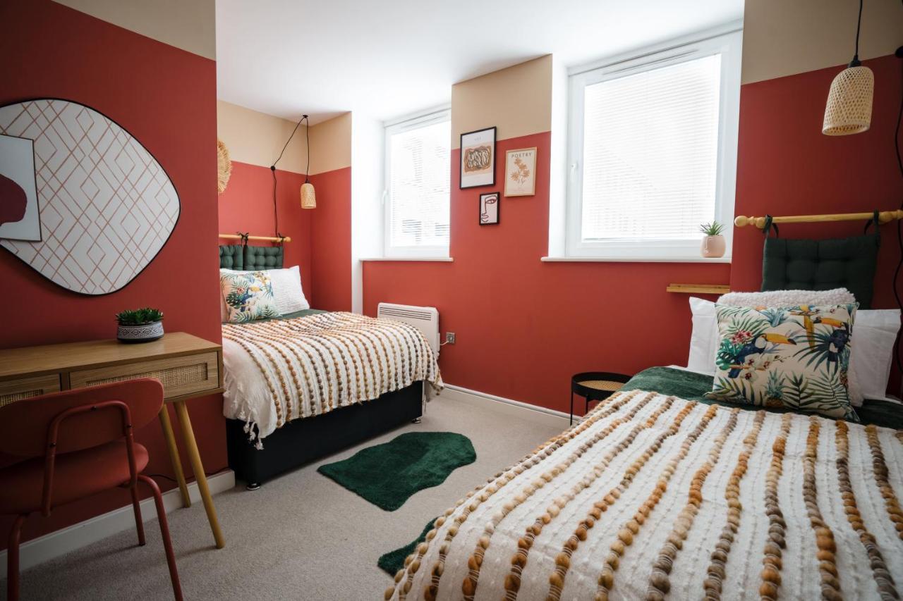 Getaway With Gaming Room, Desk & Parking Apartment Gloucester