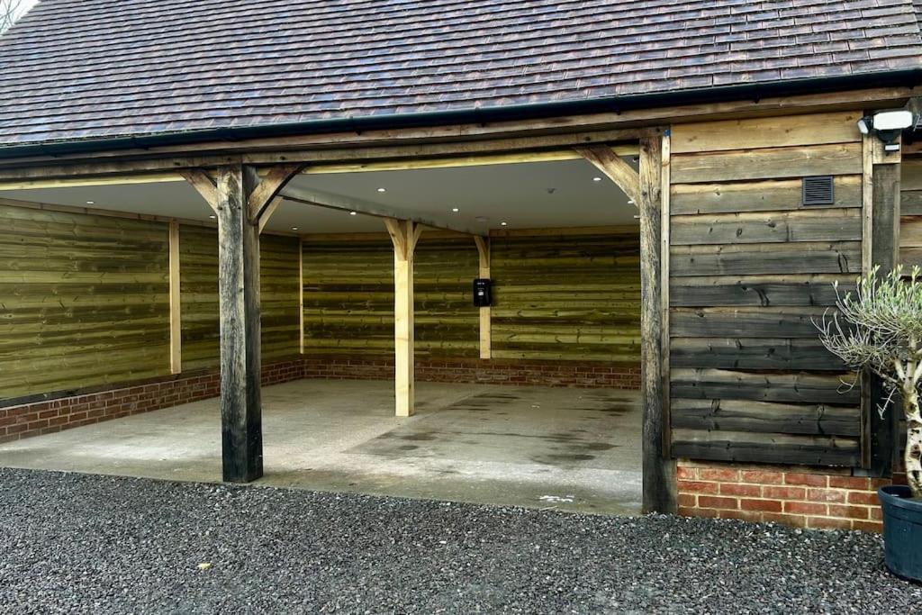 The Old Workshop - A Cosy Country Retreat Gloucester