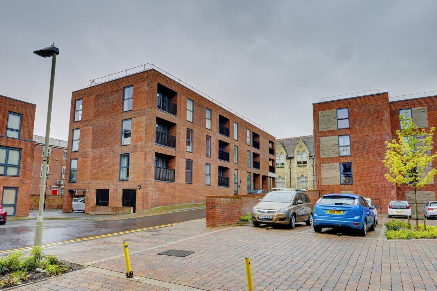 Apartment Lovely Flat In Kiln Close With Free Parking