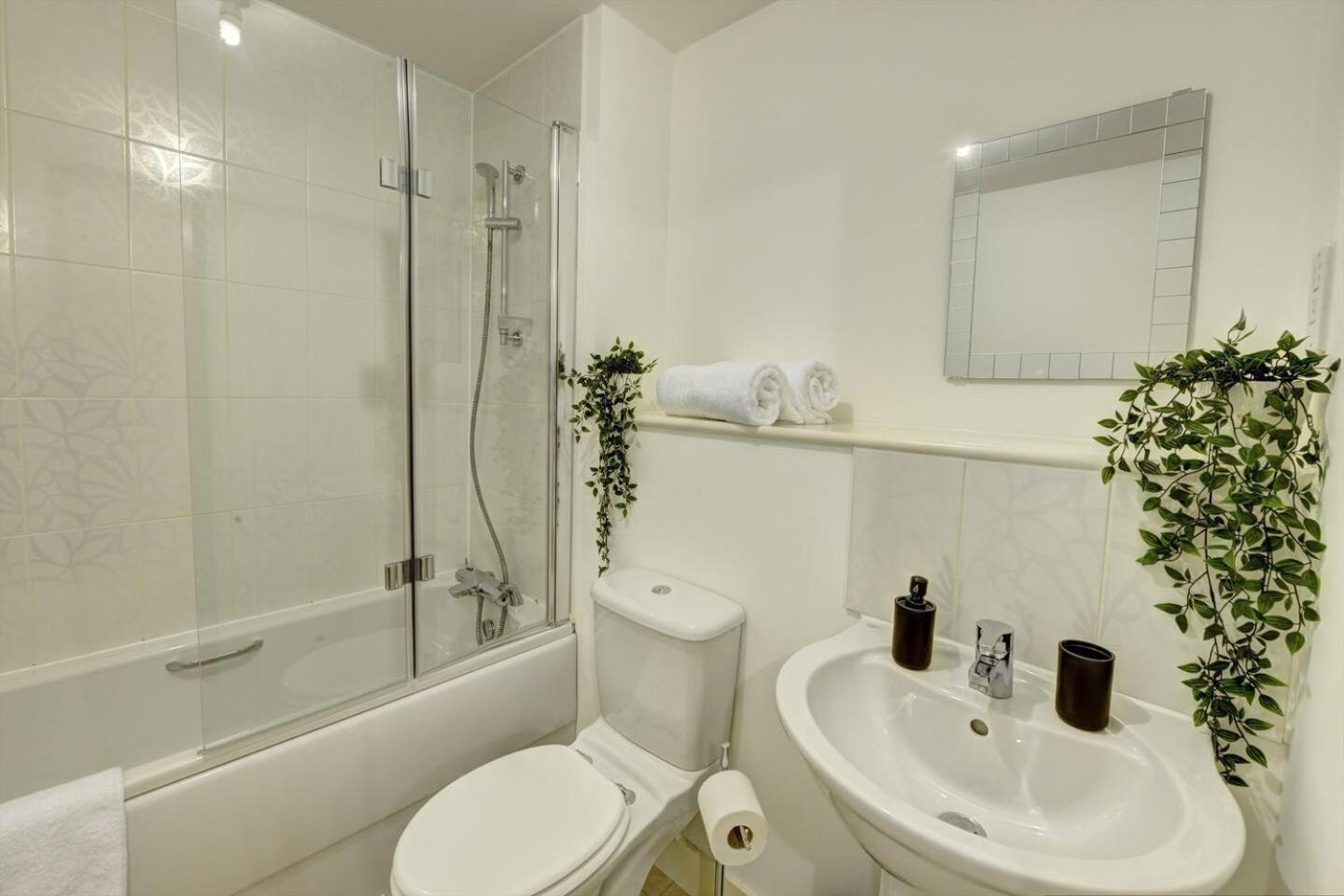 Lovely Flat In Kiln Close With Free Parking * Gloucester