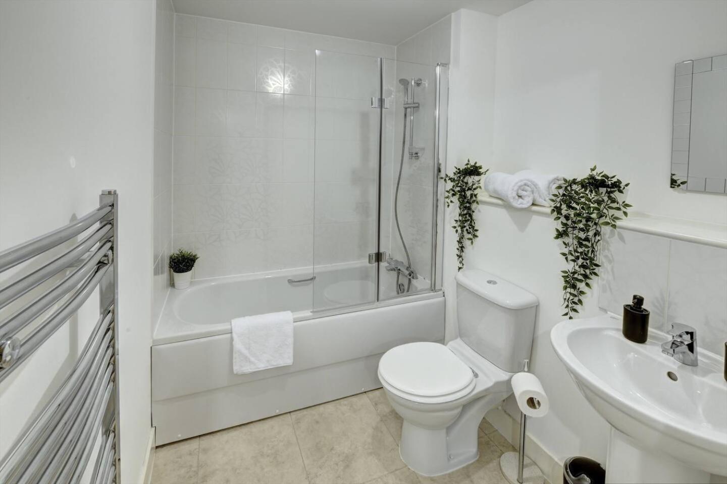 Lovely Flat In Kiln Close With Free Parking Apartment Gloucester