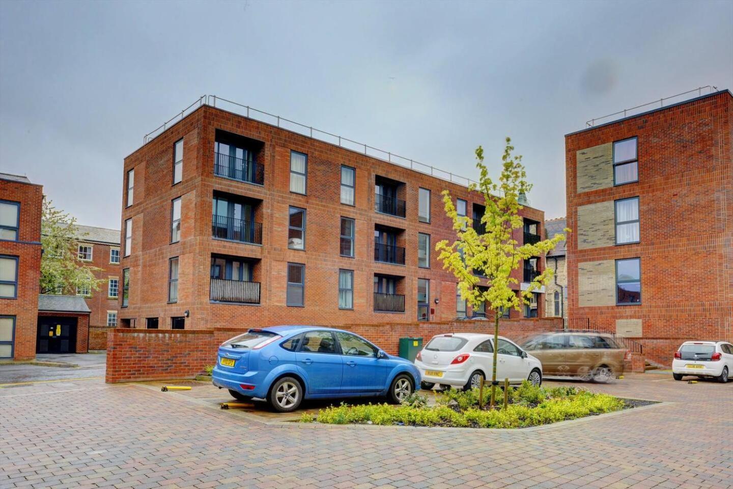 Lovely Flat In Kiln Close With Free Parking *