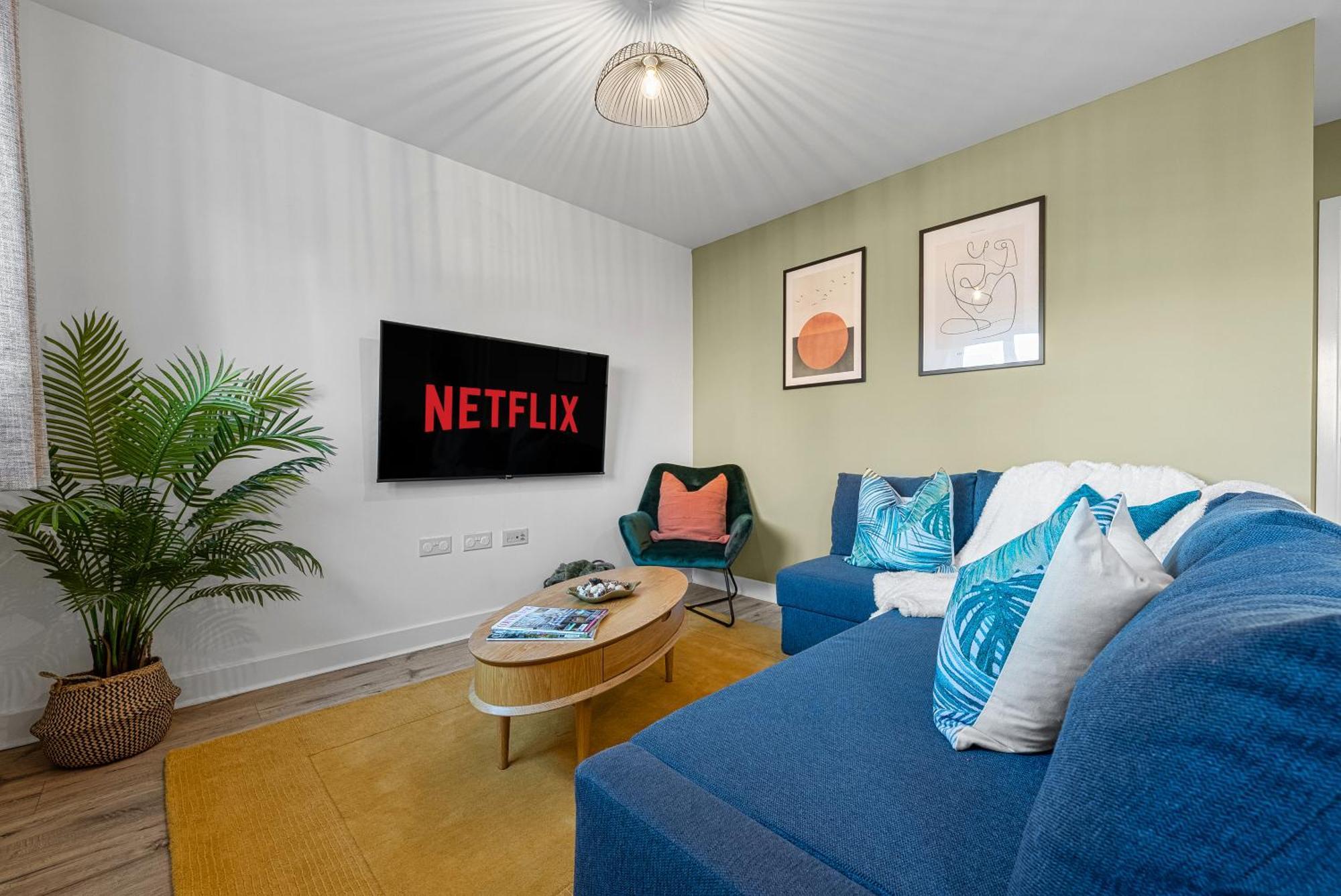 Stylish 4-bedroom Townhouse With Two Large Parking Spaces And Superfast Wi-fi