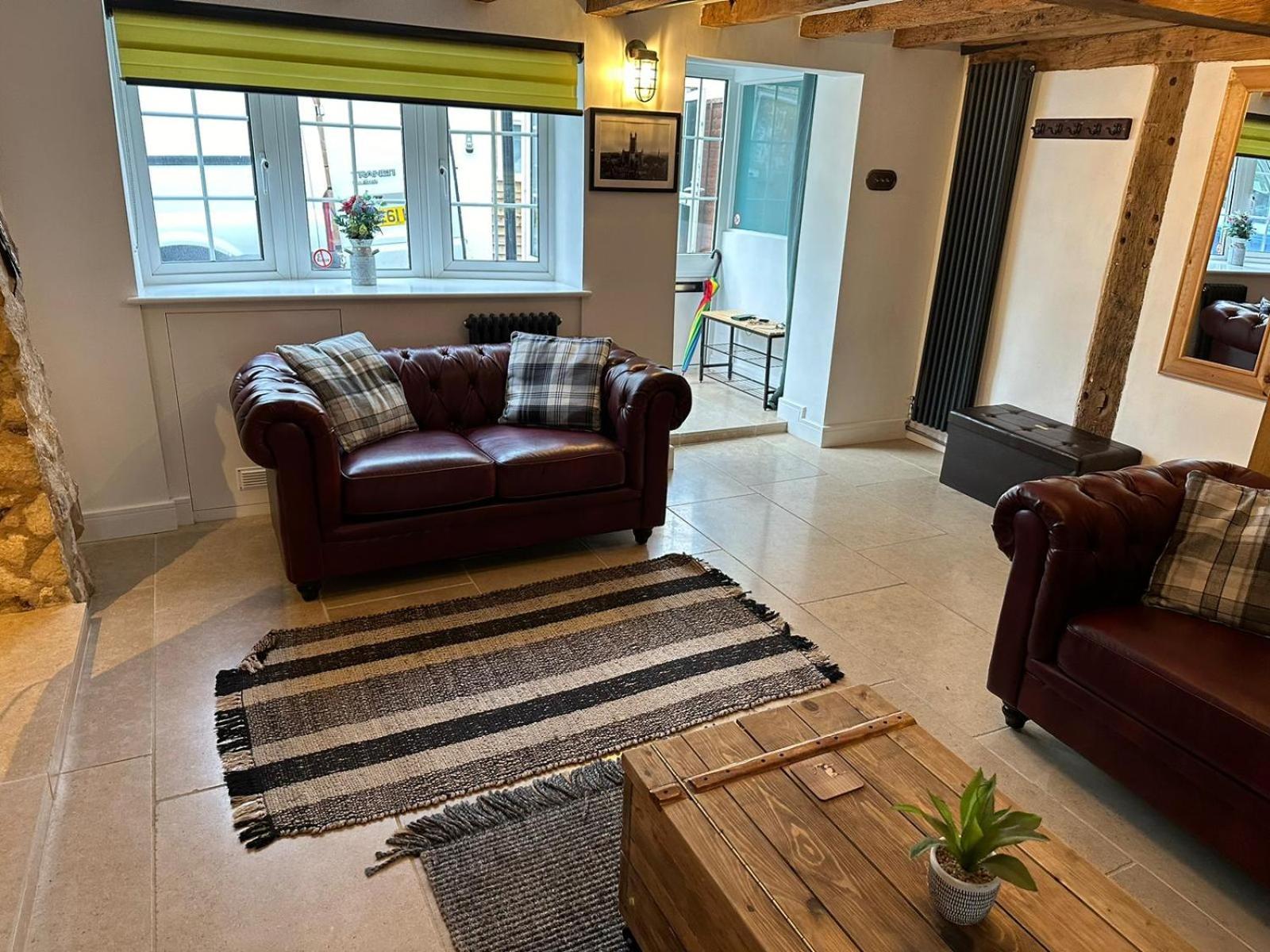 Nhà nghỉ Gloucester-modernised 4 Bedroom Cottage-sleeps 8-free Parking-fast Wi-fi *