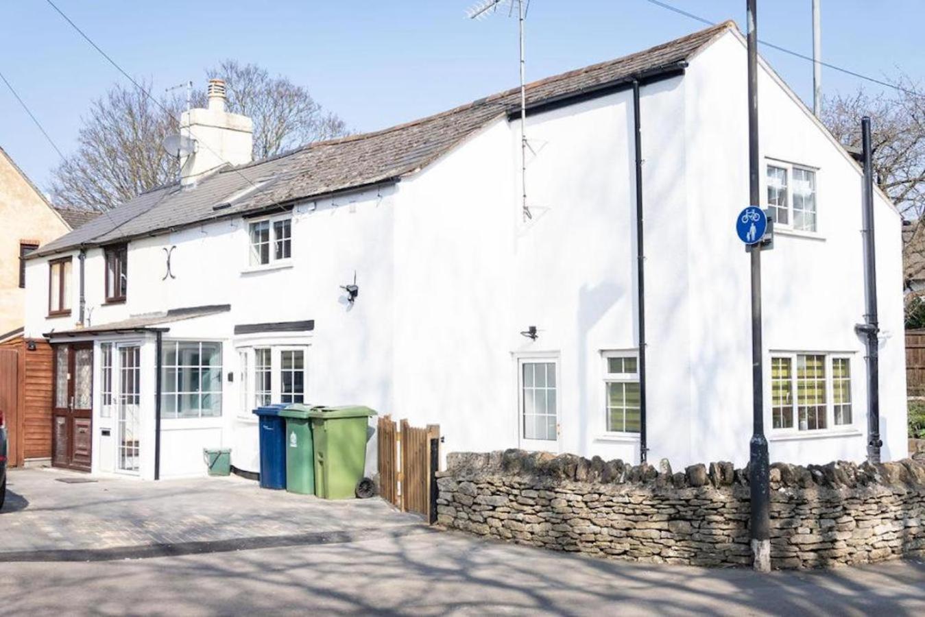 Gloucester-modernised 4 Bedroom Cottage-sleeps 8-free Parking-fast Wi-fi Gloucester