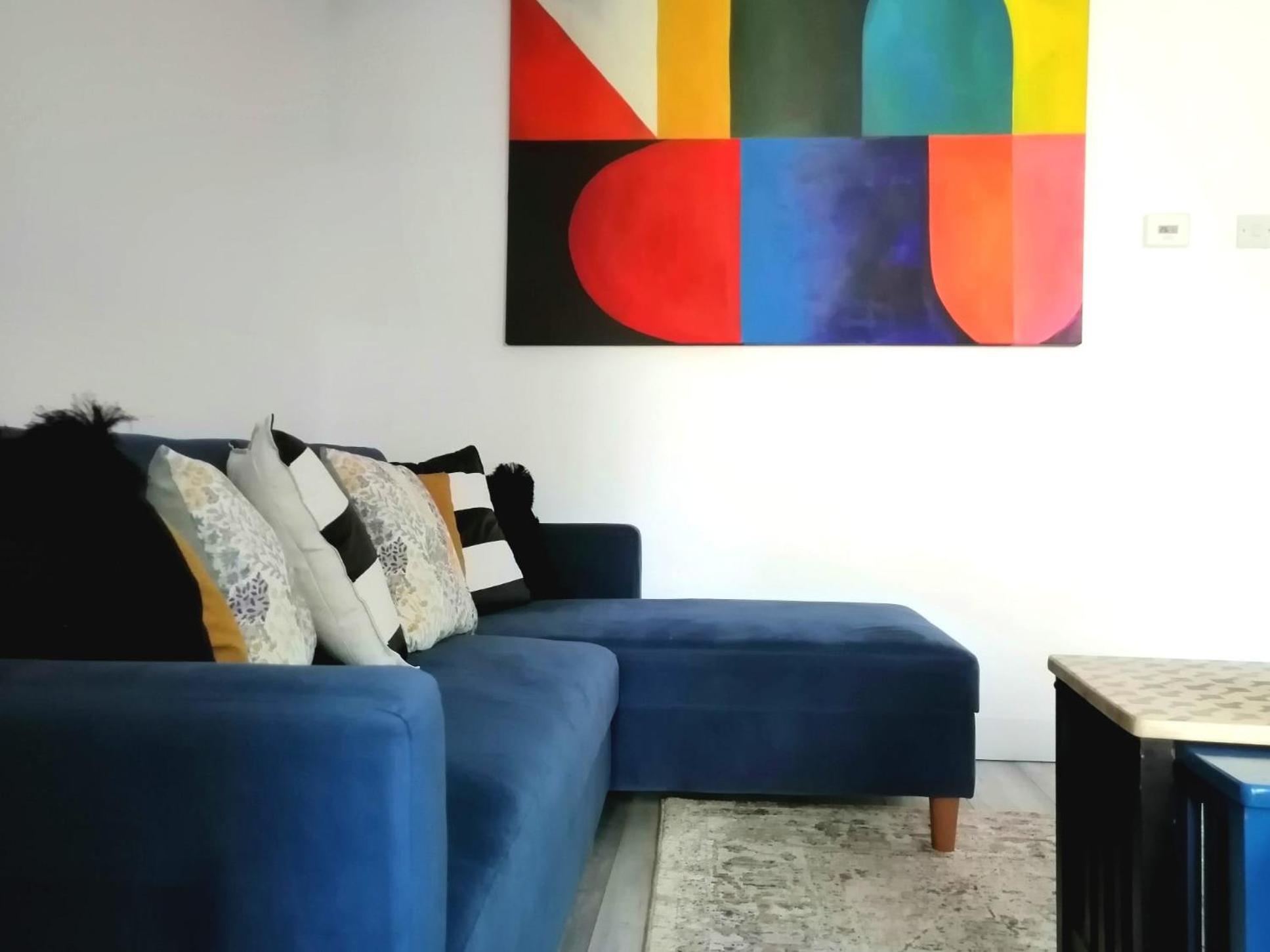 Apartment Brockeridge Stylish 2Br Home In Peaceful Area - Easy M5 Access & Free Parking By Suitely