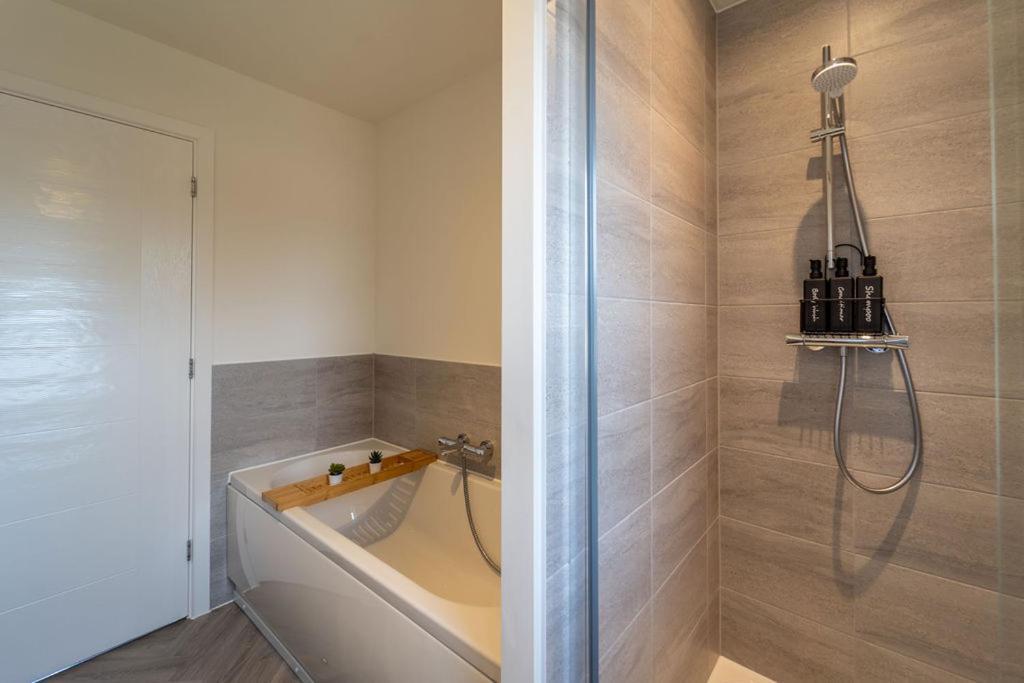 Holiday home Huge Weekly & Monthly Savings - Free Parking - Wi-fi & Netflix Gloucester