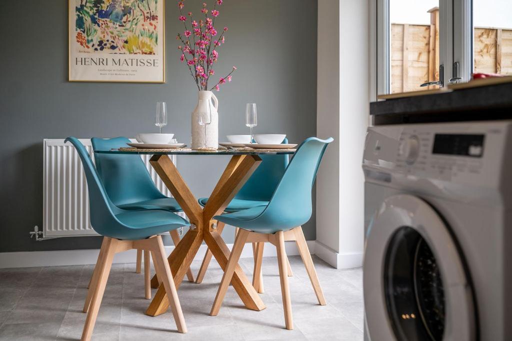 Huge Weekly & Monthly Savings - Free Parking - Wi-fi & Netflix Holiday home