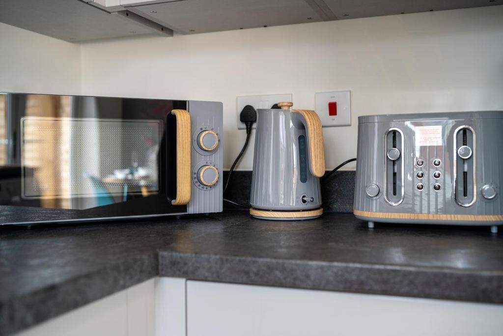 Huge Weekly & Monthly Savings - Free Parking - Wi-fi & Netflix Holiday home *