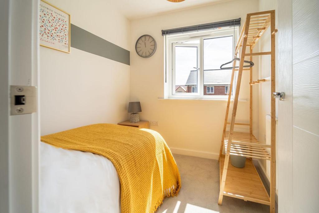 Huge Weekly & Monthly Savings - Free Parking - Wi-fi & Netflix * Gloucester