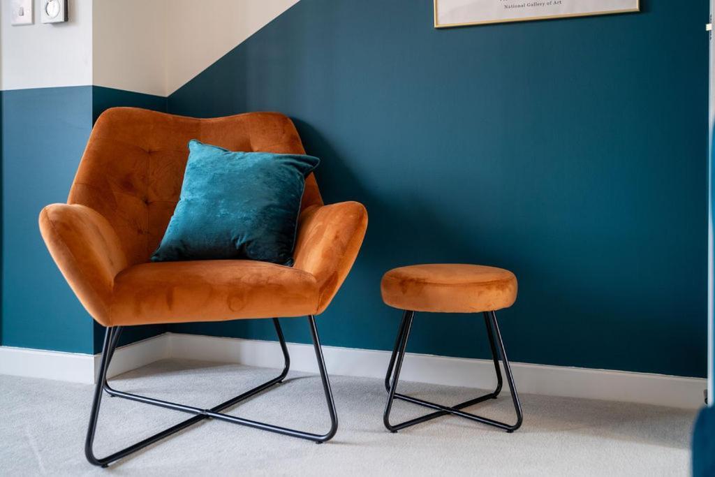 Huge Weekly & Monthly Savings - Free Parking - Wi-fi & Netflix Gloucester