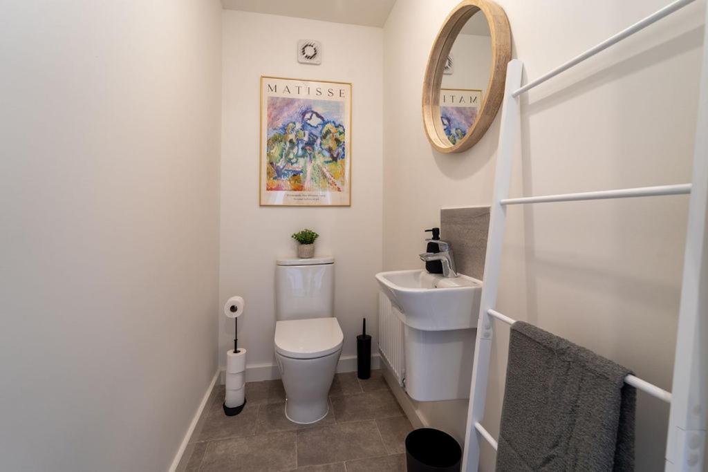 Huge Weekly & Monthly Savings - Free Parking - Wi-fi & Netflix Holiday home *